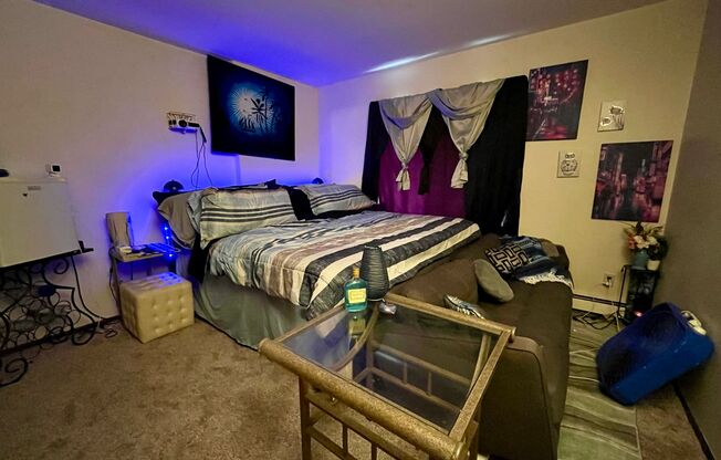 1 bed, 1 bath, $975, Unit 12