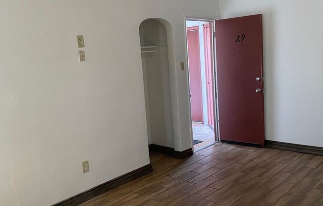 Studio, 1 bath, 150 sqft, $1,100, Unit 29