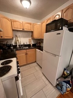 1 bed, 1 bath, $2,630, Unit 2