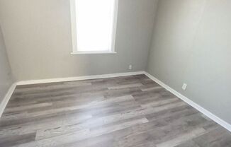 2 beds, 1 bath, $1,050, Unit 2F