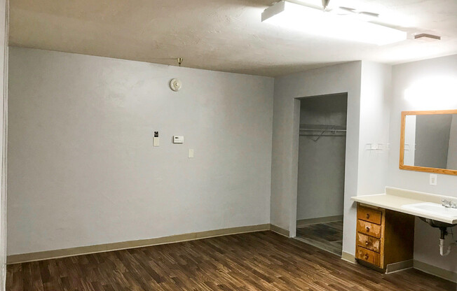 1 bed, 1 bath, 402 sqft, $845, Unit 131