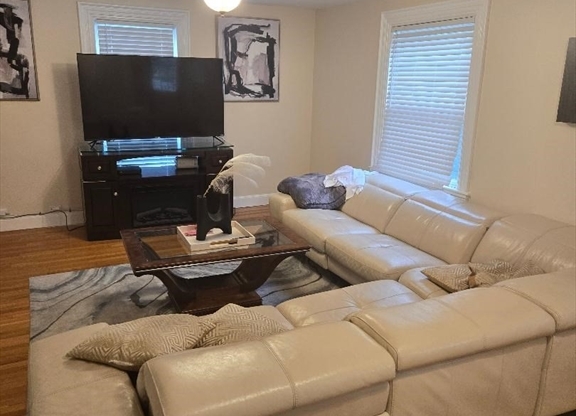 55 ROCKLAN AVE