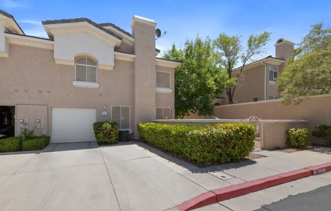 HENDERSON BEAUTIFUL 2-STORY TOWNHOME WITH 1-CAR GARAGE