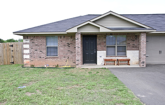 3 beds, 2 baths, $1,295, Unit 17104 Sentinel Ln