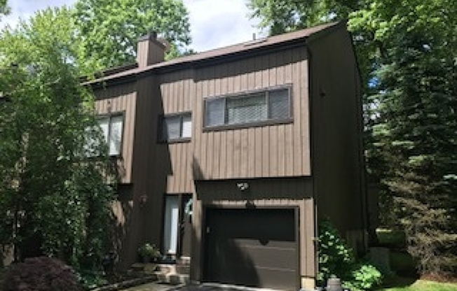 5 CEDAR LN