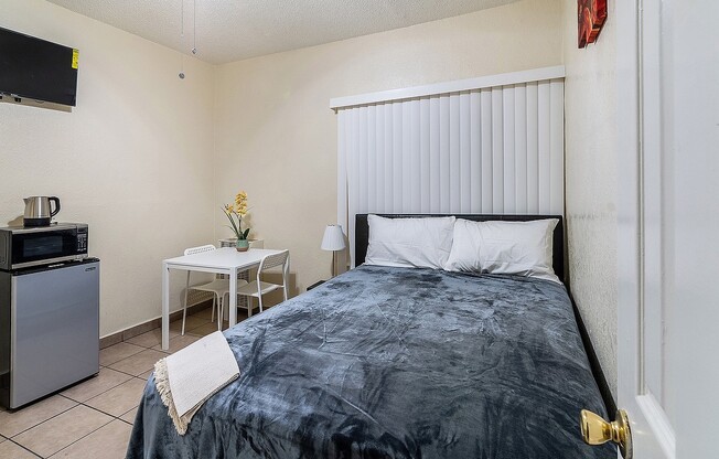 Studio, 1 bath, 154 sqft, $994.58, Unit 306