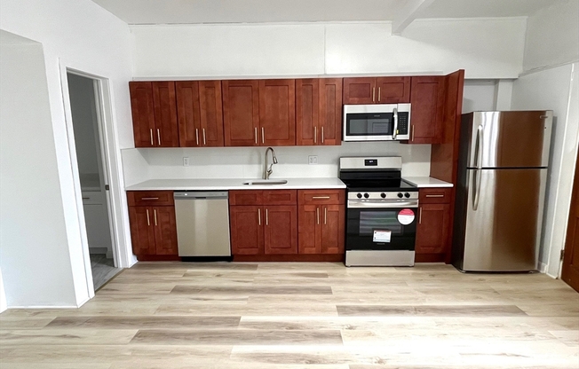 2 beds, 1 bath, $2,500, Unit 1A