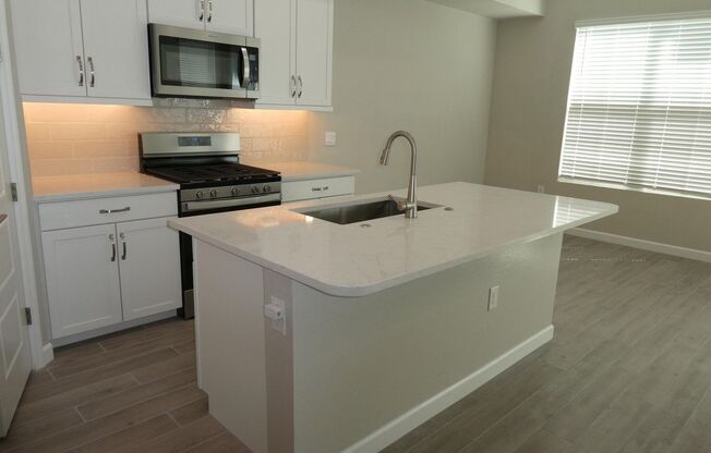 Large 3 Bedroom 2.5 Bath, Arabella Scottsdale Community!