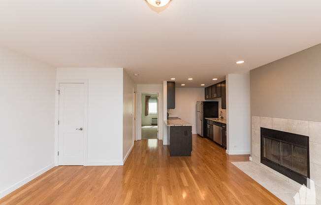 163 W DIVISION