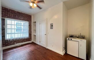 Studio, 1 bath, $1,050, Unit 201B