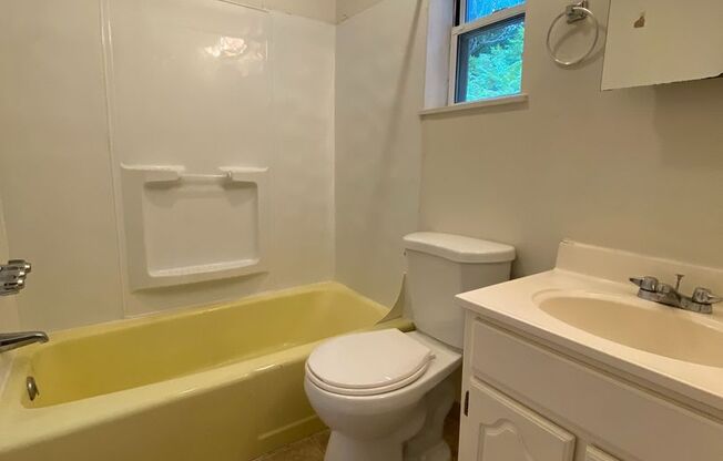 1 bed, 1 bath, $755, Unit 77#3