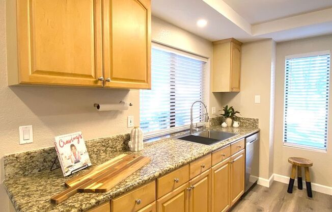 Stunning 2 bed 2 bath Condo In San Carlos