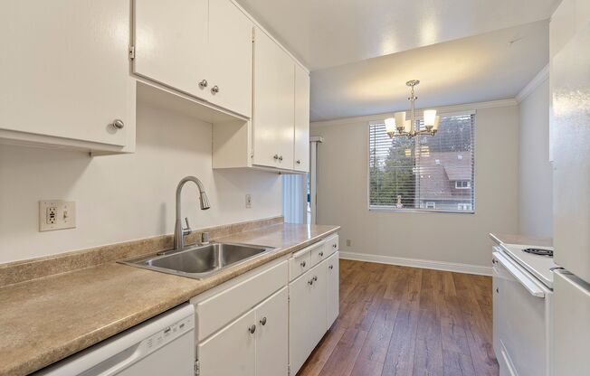 2 beds, 1 bath, 864 sqft, $2,695, Unit 302