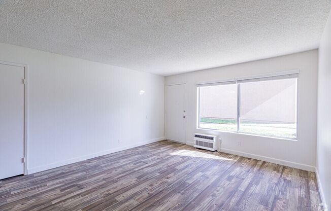 2 beds, 1 bath, 858 sqft, $2,125, Unit 031