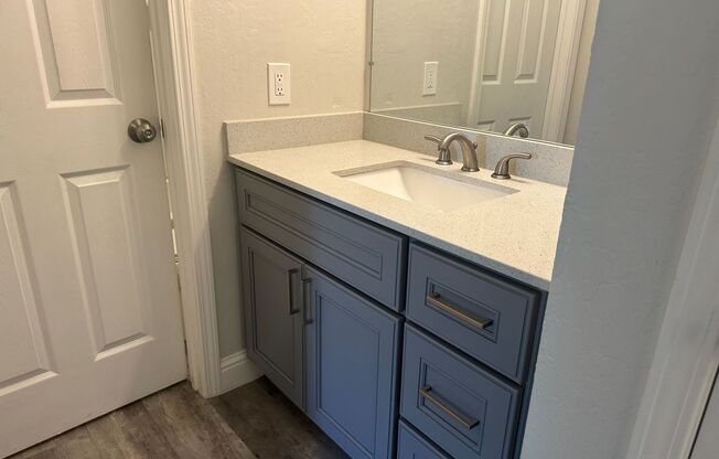 2 beds, 1 bath, $2,200, Unit # 03