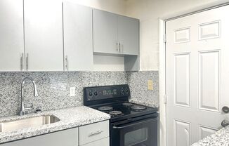 Large 2 Bedroom Next to Jackson Memorial Hospital - Central AC, Onsite Laundry, Onsite Management, Free Direct TV, and Water Included