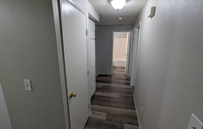 2 beds, 1 bath, 889 sqft, $1,250, Unit 35