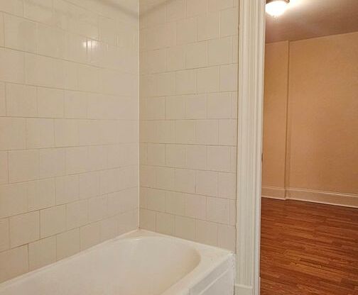 3 beds, 2 baths, 1,100 sqft, $1,915, Unit 105