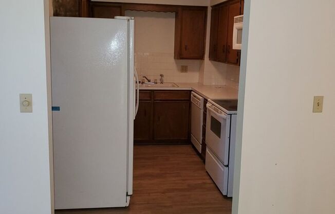 2 beds, 2 baths, 1,313 sqft, $1,095, Unit 1230 N Edwards