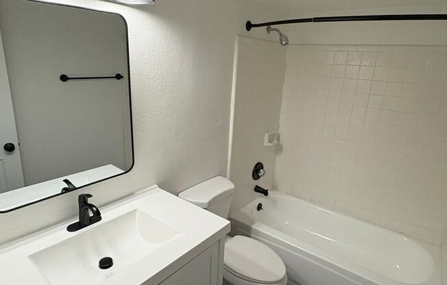 2 beds, 1 bath, 850 sqft, $955, Unit 361