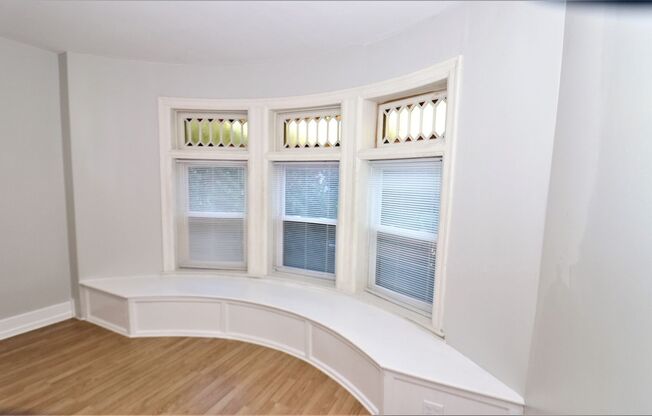 Spacious 1-Bedroom Apartment at 295 East Ferry