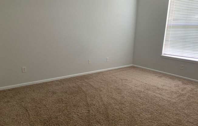 3 beds, 2 baths, $1,550, Unit #8209