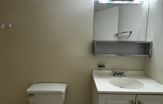 Studio, 1 bath, 650 sqft, $1,050, Unit 303