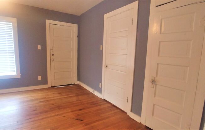 Bryan - 1 bedroom / 1 Bath / Fenced back yard Duplex