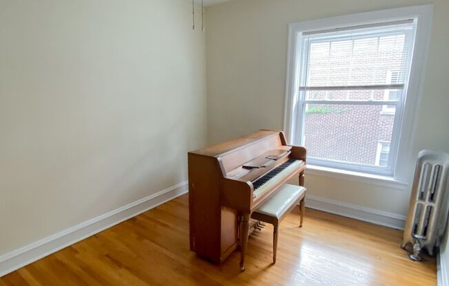 2 beds, 1 bath, 850 sqft, $1,850, Unit 2000-2C