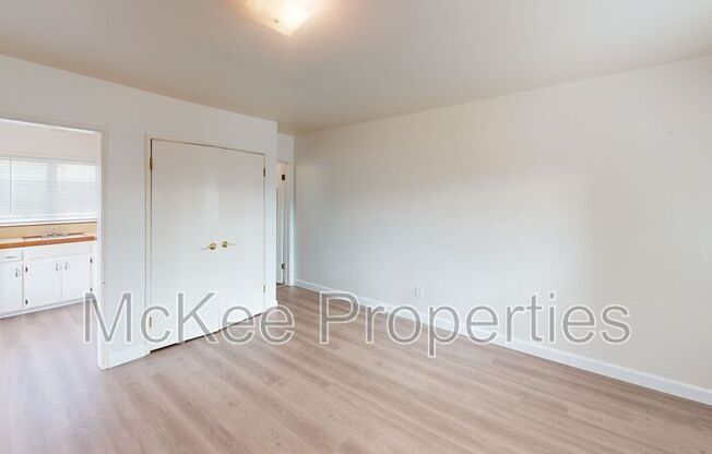810 1/2 DIAMOND ST
