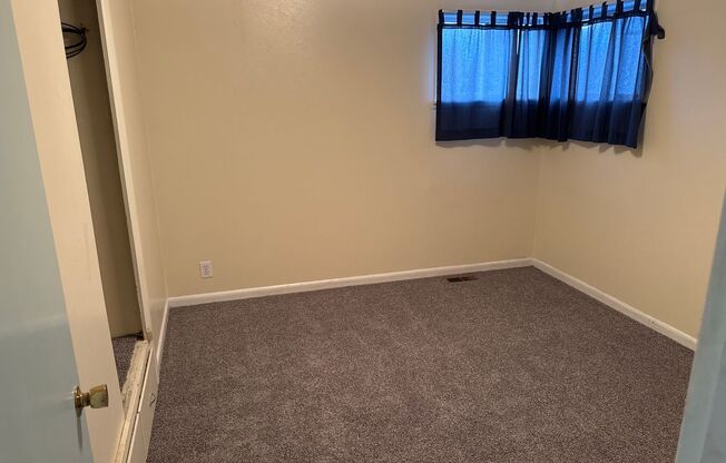 2 beds, 1 bath, $1,900