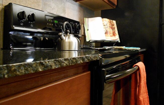 2 beds, 1 bath, 907 sqft, $1,565, Unit 9-206