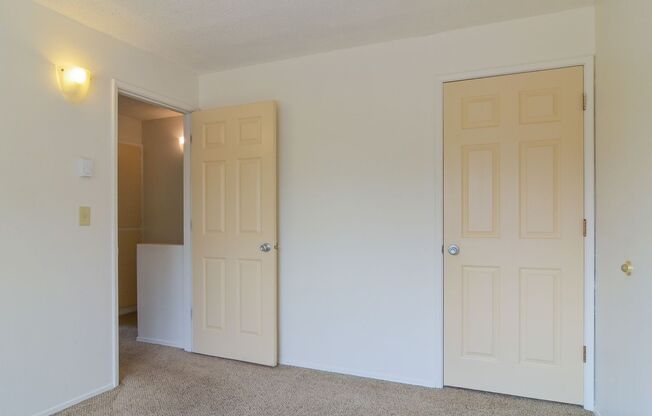 2 beds, 1 bath, $1,600, Unit 6