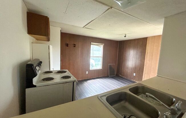 2 BD 1 BA Mobile in Quiet Park Available Now!