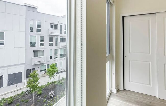 2 beds, 2 baths, 900 sqft, $1,795, Unit Unit 422 B