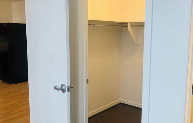 2 beds, 2 baths, 900 sqft, $2,099, Unit 307