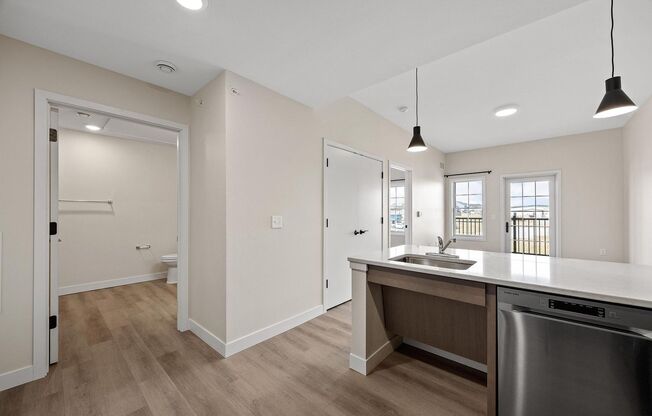 1 bed, 1 bath, 582 sqft, $900, Unit Harvest Lofts - 303