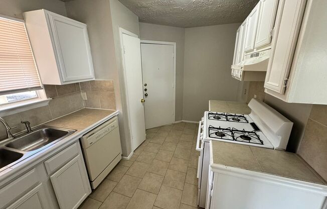 3 beds, 2 baths, $1,699