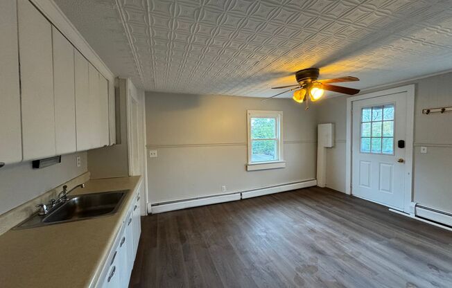 3 beds, 1 bath, $2,075, Unit 45 Friend st