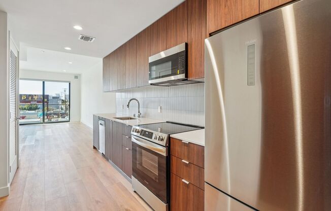 2 beds, 1 bath, 751 sqft, $3,895