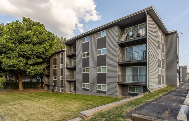 2 beds, 1 bath, 825 sqft, $1,085, Unit 18