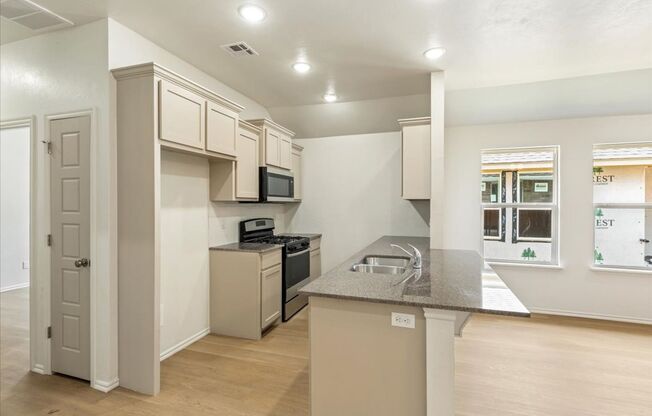 2 beds, 2 baths, $1,200, Unit Apt B