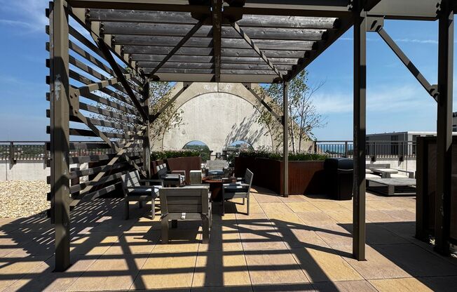 2 beds, 1 bath, 978 sqft, $2,250, Unit 609