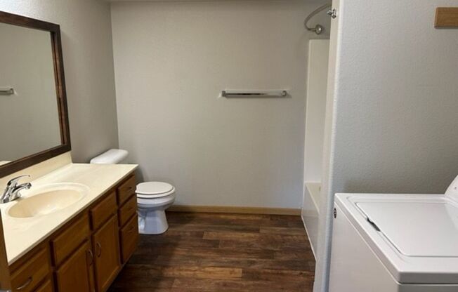 1 bed, 1 bath, 990 sqft, $1,460, Unit 33481