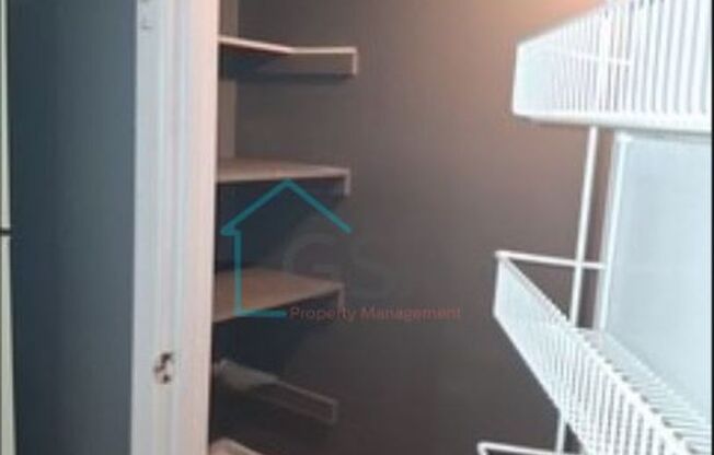 3 beds, 1.5 baths, $1,000, Unit Easton 3