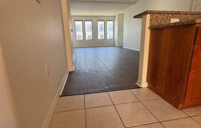 Amazing Downtown Unit Available For Rent!!!