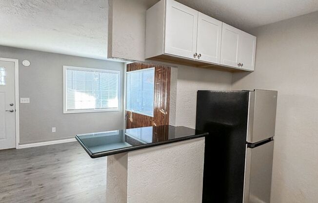Studio, 1 bath, $850, Unit 25Th440#2