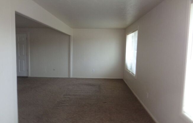 2 beds, 1 bath, $1,090