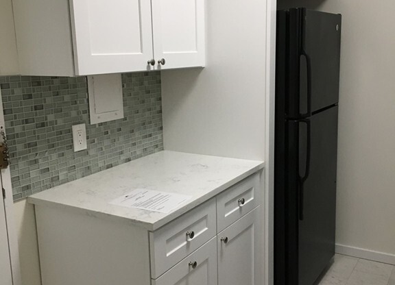 1 bed, 1 bath, 850 sqft, $3,000, Unit 722