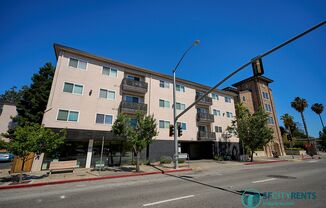 Redwood City: Updated 2 Bed 1 Bath with Private Balcony, in-unit W/D, & Parking Included